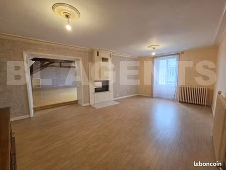 maison 8 pièces 202 m²