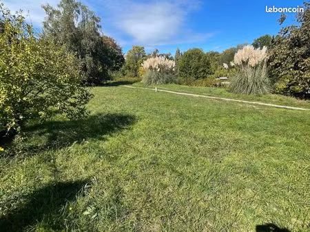 terrain 666 m² eragny