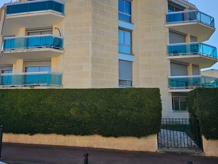 bureaux / locaux professionnels (92 m²) + double box (25 m²)