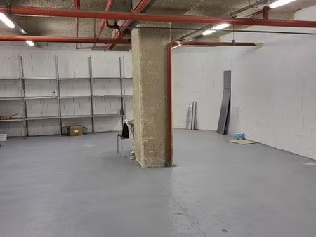 a louer: local de stockage 81m2 à choisy le roi