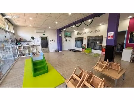 local 285 m² montigny-le-bretonneux