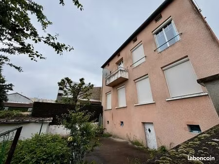 immeuble 250 m² saint genest lerpt