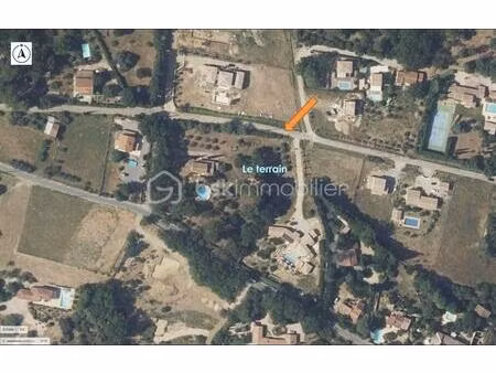 terrain de 1 000 m² à lorgues