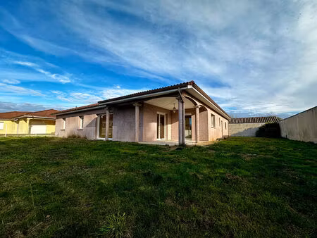 plain-pied lumineux à juillan  4 chambres  double garage