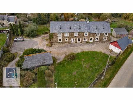 entre saint-malo et dinan : belle propriété de charme avec vie de plain pied  dépendances 