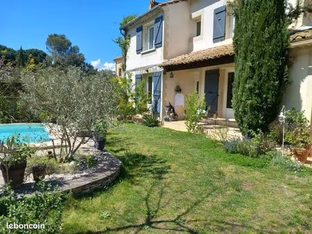 maison avec piscine et dépendance