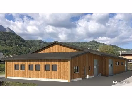 local artisinal 240 m2 a louer