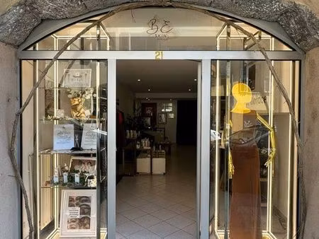 ◊ à louer – local commercial 45 m² – centre historique de montmélian (savoie)