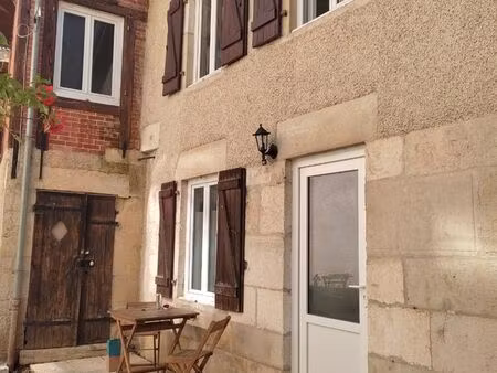 f2 meublé centre-ville avec terrasse