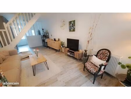 a louer  templeuve-en-pévèle centre  maison de 85 m²  3 chambres + jardin