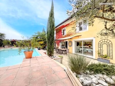 maison 8 pièces 335 m²