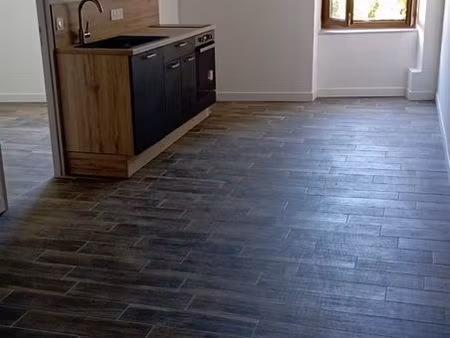 location t2 neuf  centre ville anduze