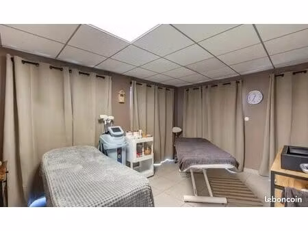 bâtiment et fond de commerce