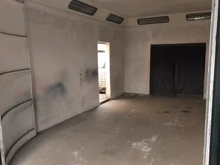 location box/local 30m2 sécurisé