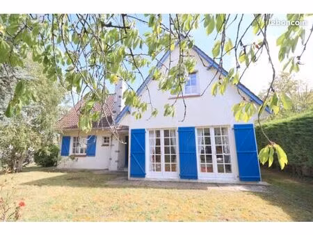 refv-6374 sur un beau terrain de 1218 m²  maison à conforter de 3ch et garage