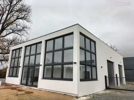 locaux commerciaux/professionnels + dépôts