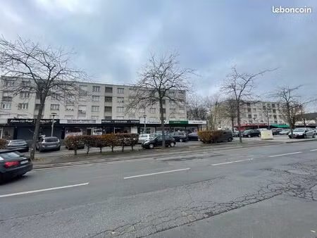 boutique 43 m² goussainville