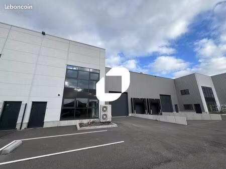 local d'activité 1 914 m²