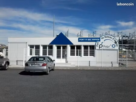 local 4 bureaux + hall central