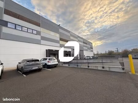 local d'activité 2 912 m²