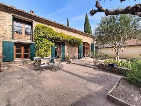 maison de village avec jardinet et vue luberon a maubec