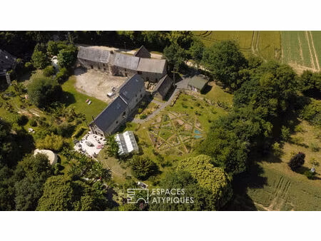 domaine avec hébergements insolites et manoir du xvième siècle à valoriser