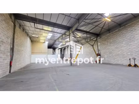 entrepôt à louer avec quai