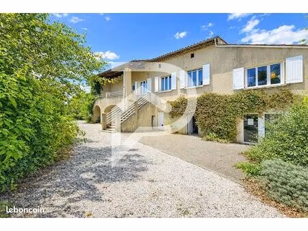 propriété 5 pièces 180 m²