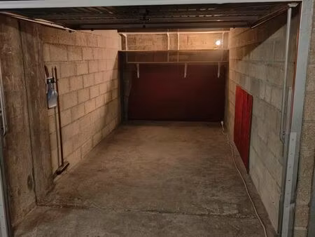 box/garage fermé à louer
