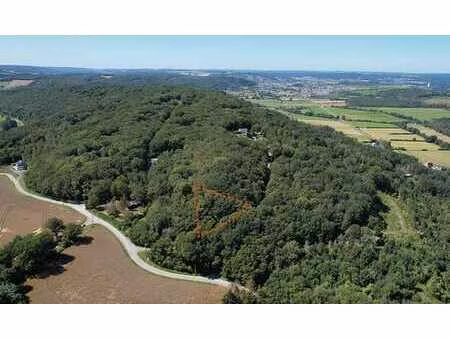 beau terrain à bâtir dans un environnement boisé
