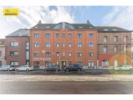 ensemble de bureaux très lumineux de +- 90 m² avec cavec et