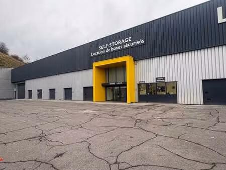 entrepôt de 130 m²