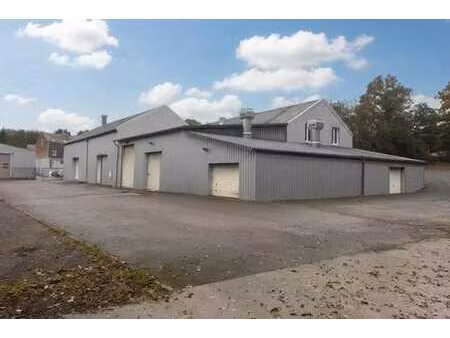 7 entrepôts et garages polyvalents avec superbe situation !