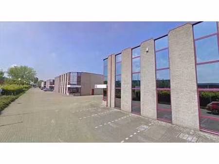 entrepôt avec bureaux idéalement situé à schelle