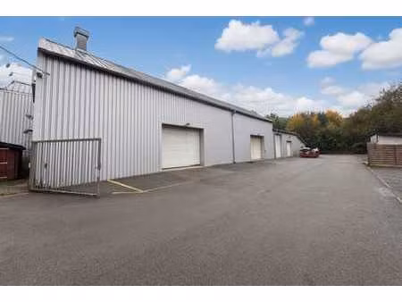 7 entrepôts et garages polyvalents avec superbe situation !