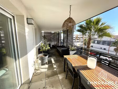 t3 lumineux avec grande terrasse et parking