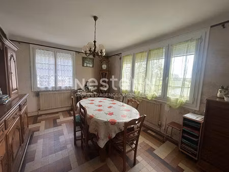 maison sur sous-sol avec beau terrain idéalement située à mezeray !