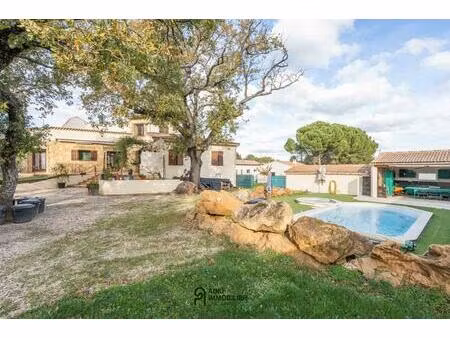 superbe d'environ 175 m² sur parcelle de 1500 m² avec piscine  secteur gard rhodanien