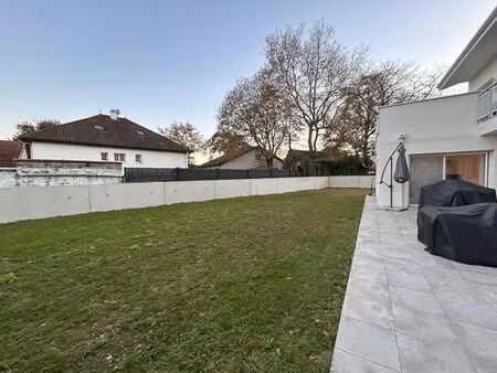 - serres castet - t4 non meuble avec terrasse -