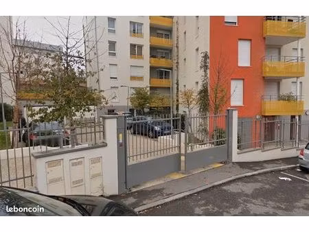 parking/box venissieux