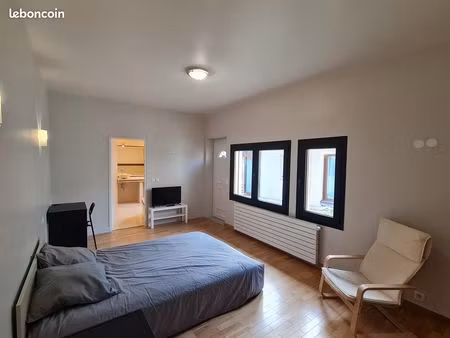 ? superbe studio meublé haut standing – 30m² – centre de coubron (93470). quartier calme e