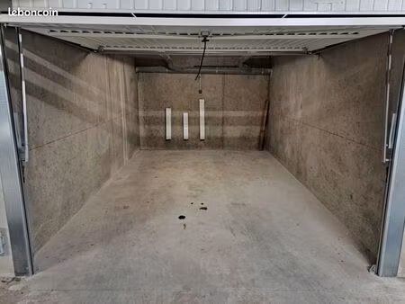 loue box / garage en sous-sol (3 25 m de largeur) sur azieu