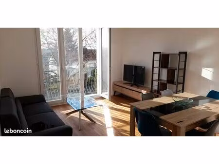 t3 lumineux refait à neuf cuisine aménagée et équipée garage fermé (box)