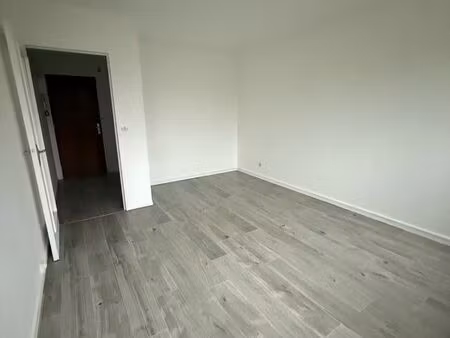 ◊ à louer – studio rénové 32 m² avec parking fermé