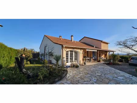 villa 4 chambres à deux pas de riom