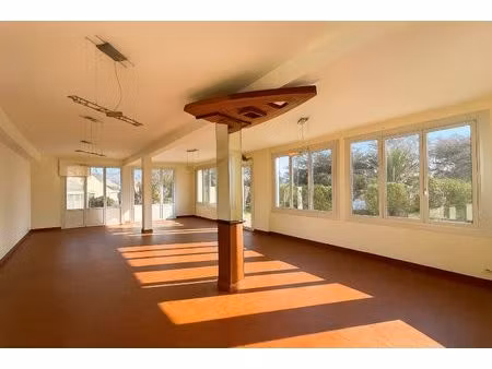 a vendre - local commercial divisible 143 m² + extérieur – p