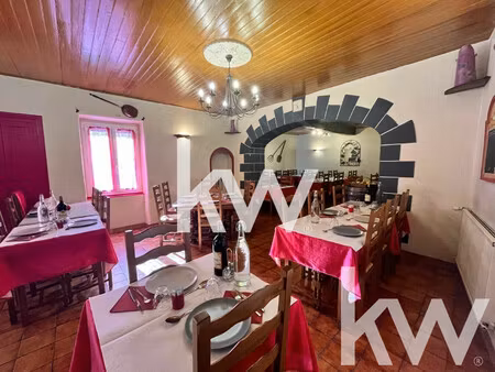 local bar restaurant avec logement 280 m2  proche combronde.