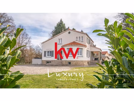 vente d'une propriété f12 (360 m²) à 20 mns de clermont-ferr