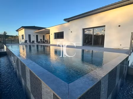 villa de standing à vinezac