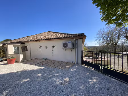 roquecor – plain-pied en bord de village  grand garage et jardin plat de 1300 m²